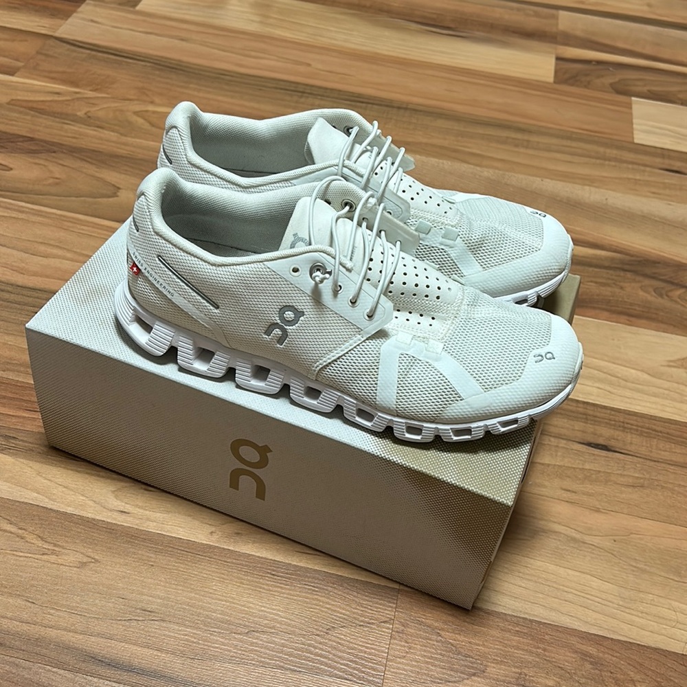 OnRunning Cloud women’s size 9